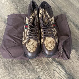 Gucci beige -ebony cocoa color size 9G which is a size 10 US